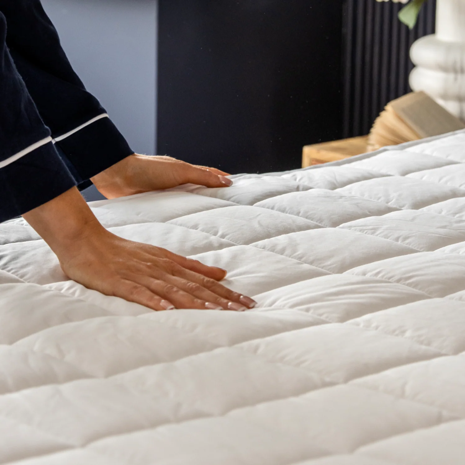 Snowed In Organic Cotton Warming Mattress Protector - Double with Single Controller - Image 3