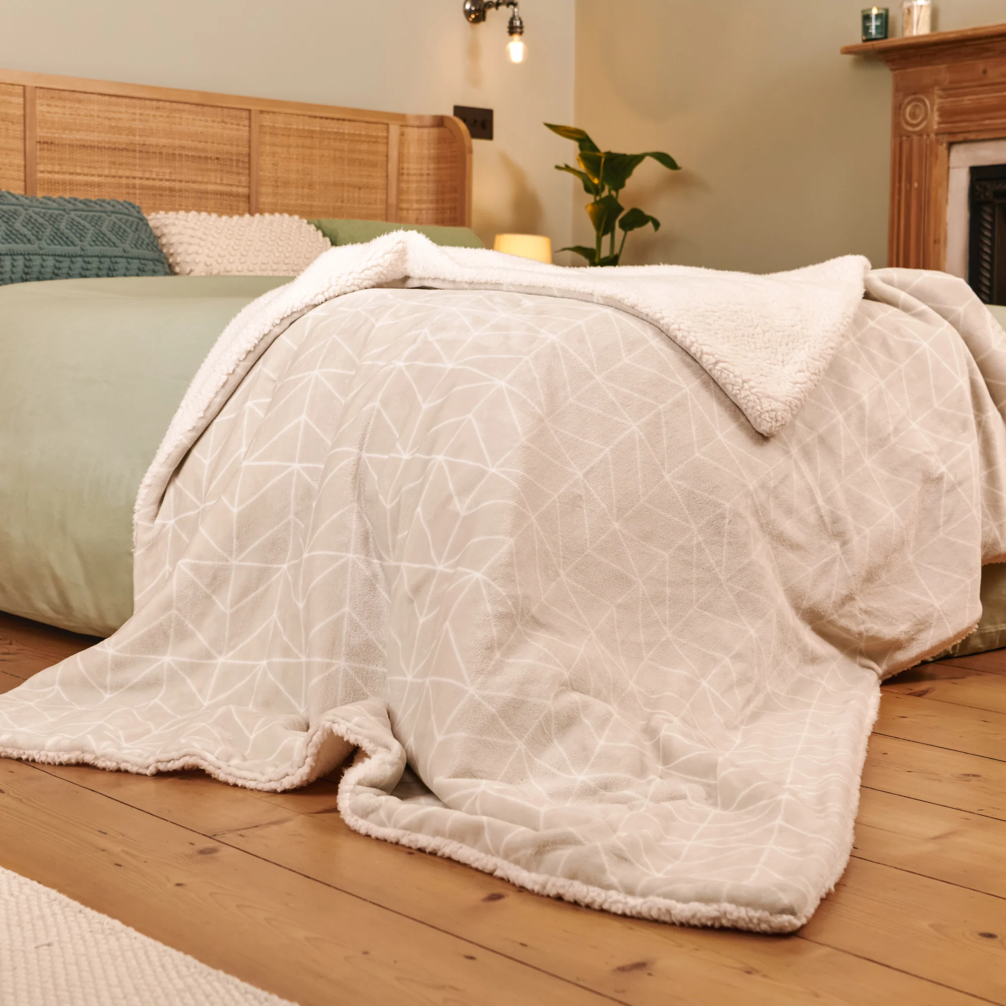 Nap Time Warming Sherpa Blanket - Beige - Image 3