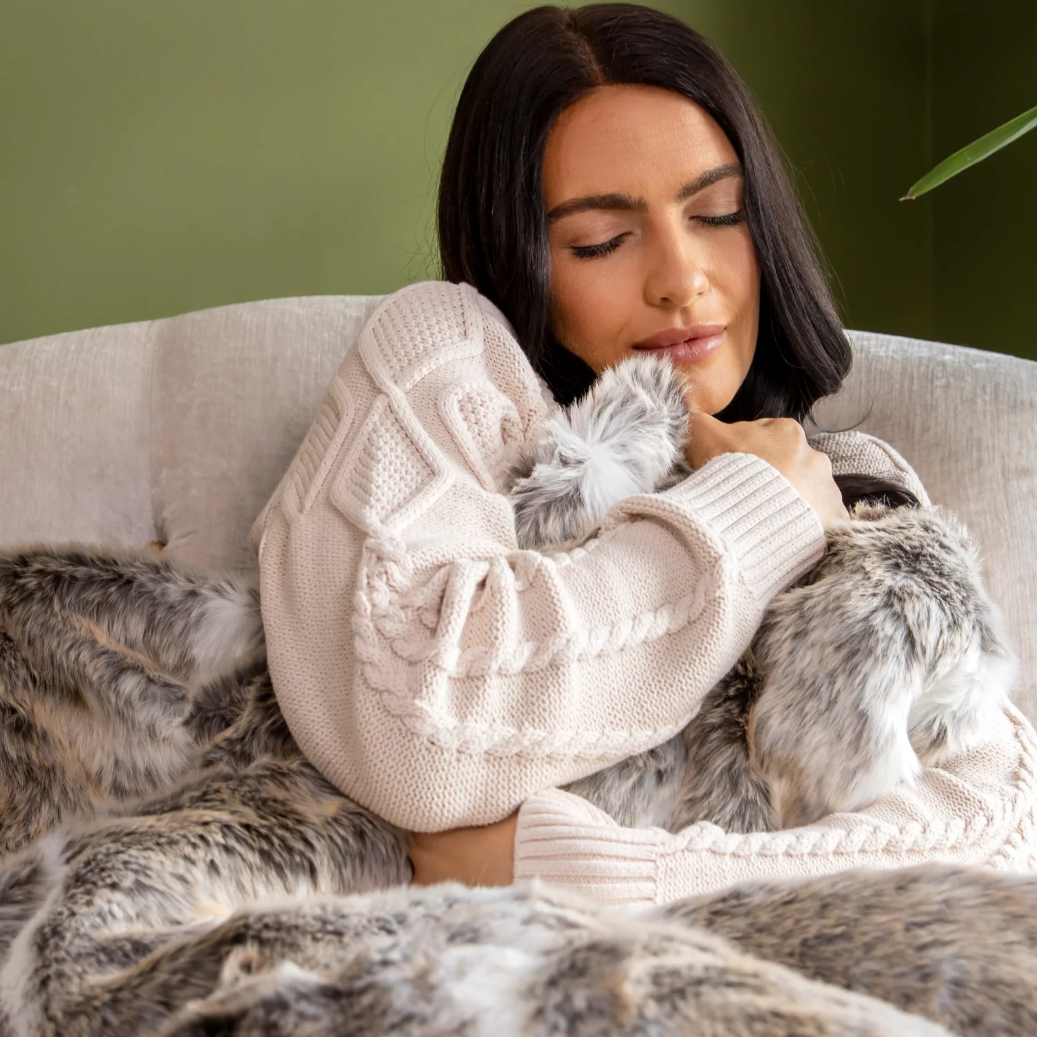 Hygge Days Luxury Faux Fur Warming Throw - Alaskan Husky Print - Image 3