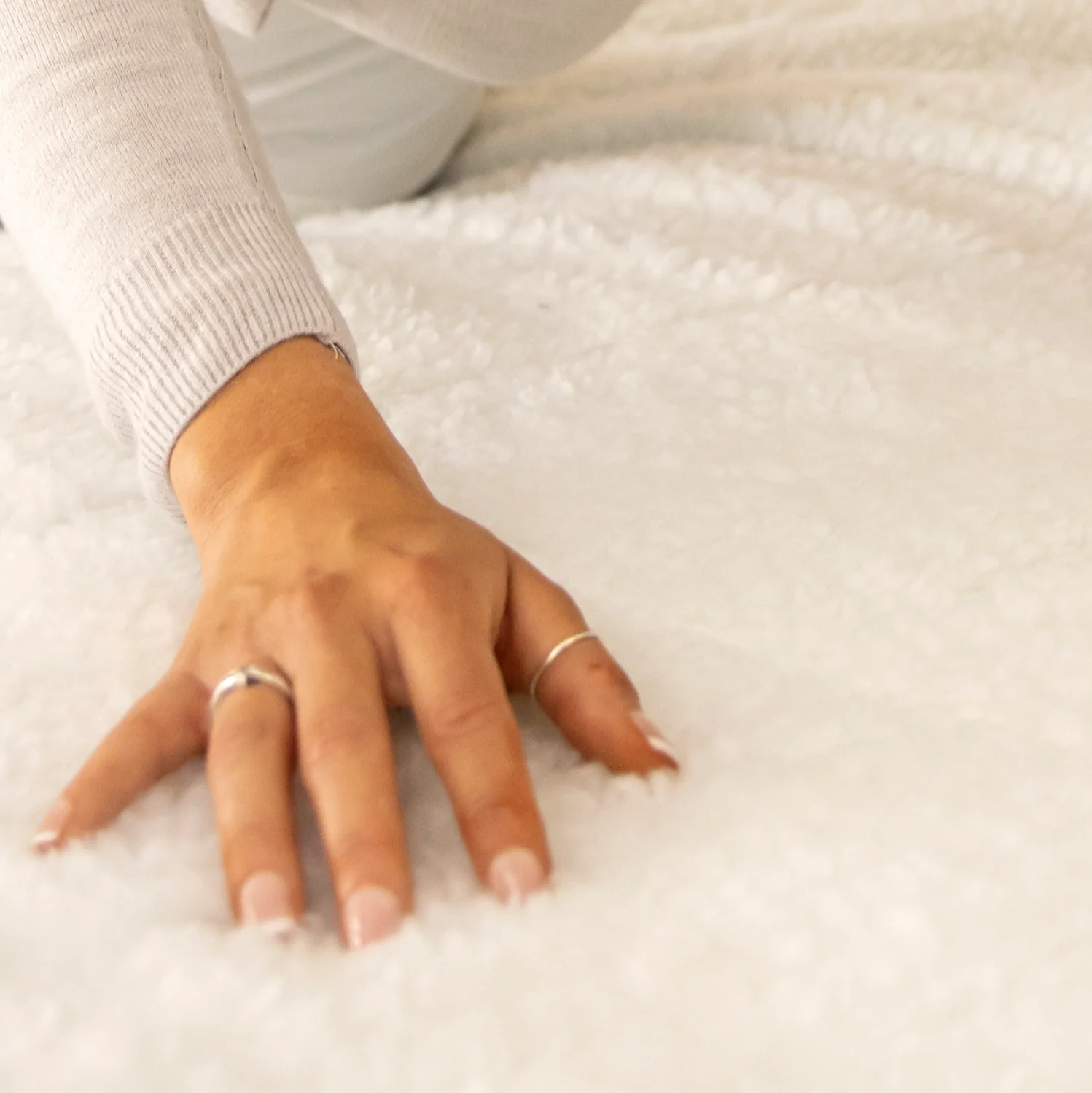 Hunker Down Scandi Sherpa Underblanket - Double with Dual Controllers - Image 3